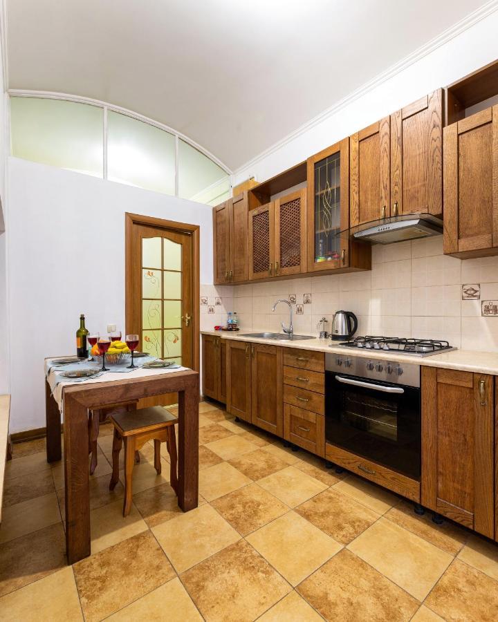 Затишний Відпочинок В Центрі Львова Apartment Ngoại thất bức ảnh